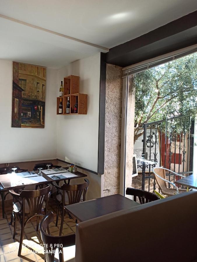 Hotel De La Place Loyettes Bagian luar foto