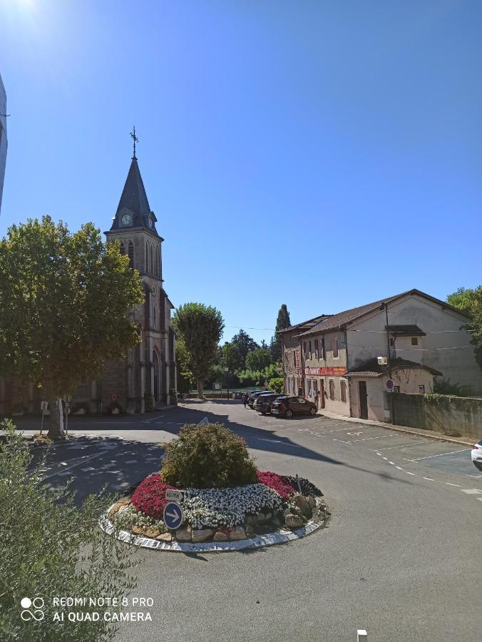 Hotel De La Place Loyettes Bagian luar foto