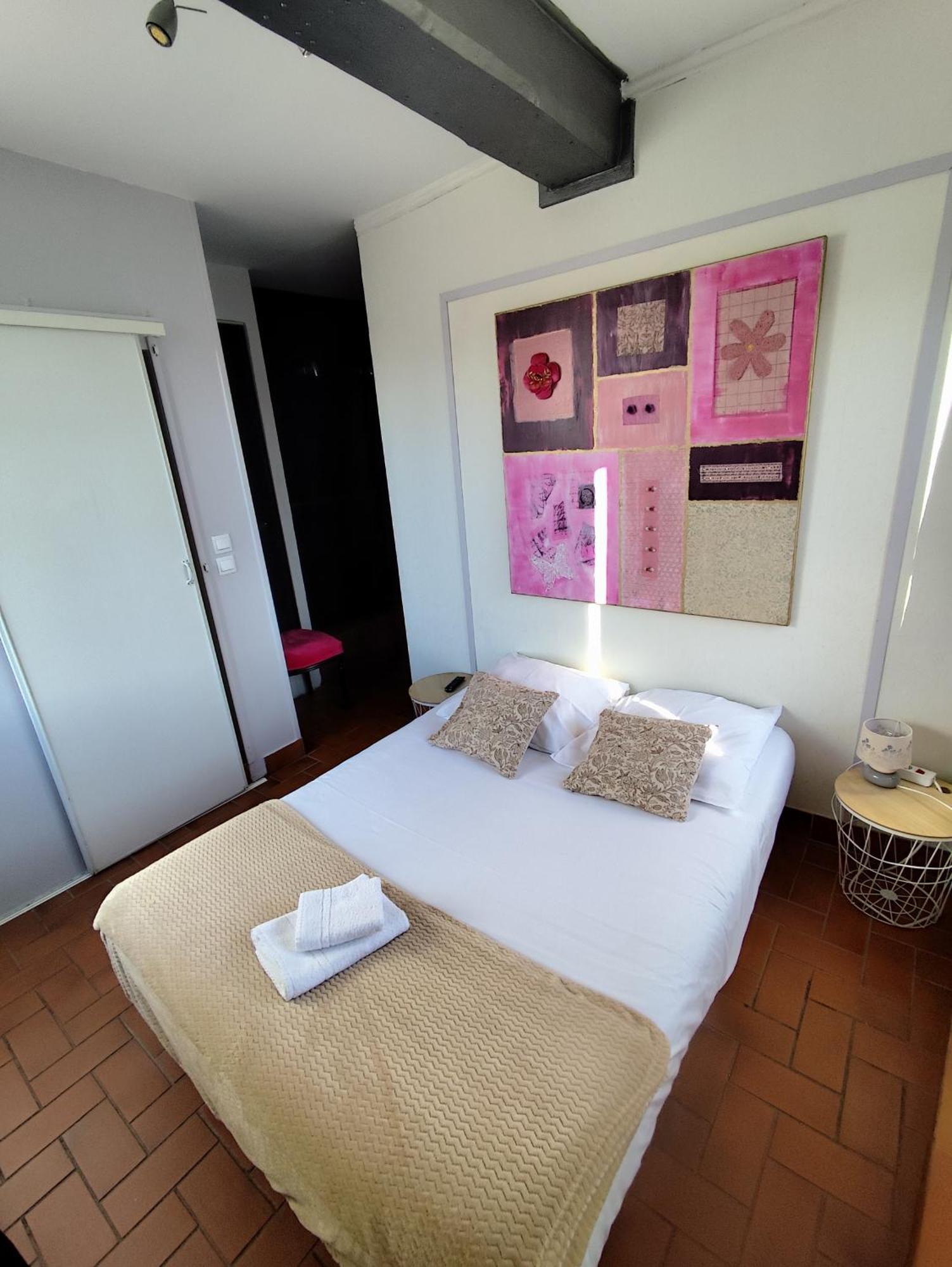 Hotel De La Place Loyettes Bagian luar foto