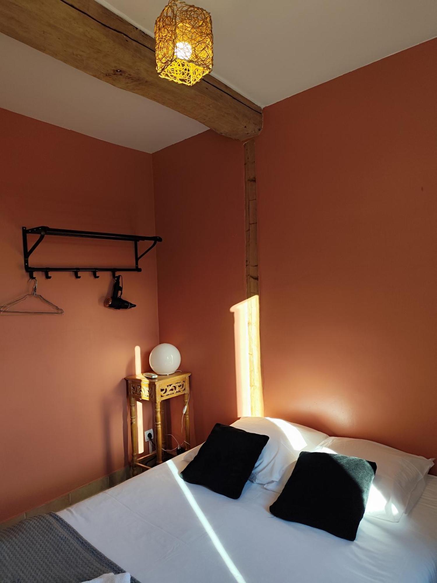 Hotel De La Place Loyettes Bagian luar foto